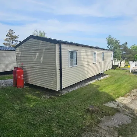 3br Countryside Caravan Up To 7 Guests *
