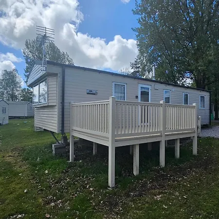 3br Countryside Caravan Up To 7 Guests *