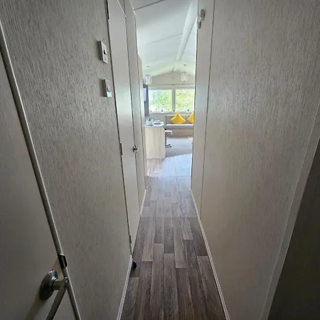 3br Countryside Caravan Up To 7 Guests