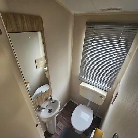 3br Countryside Caravan Up To 7 Guests
