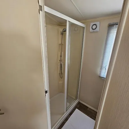 3br Countryside Caravan Up To 7 Guests