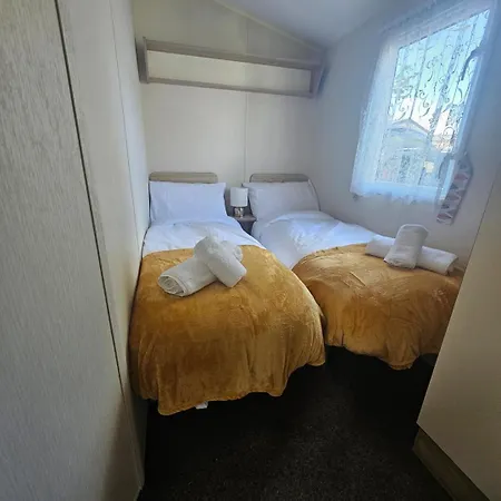 شاليه 3br Countryside Caravan Up To 7 Guests Tosside